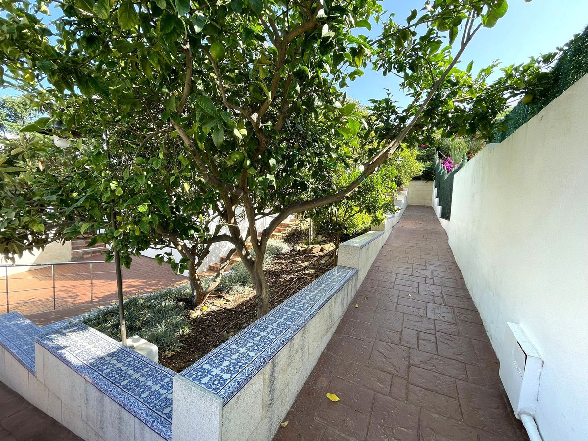 4 Bed Townhouse for sale in Estepona Costa Del Sol, Málaga, Spain