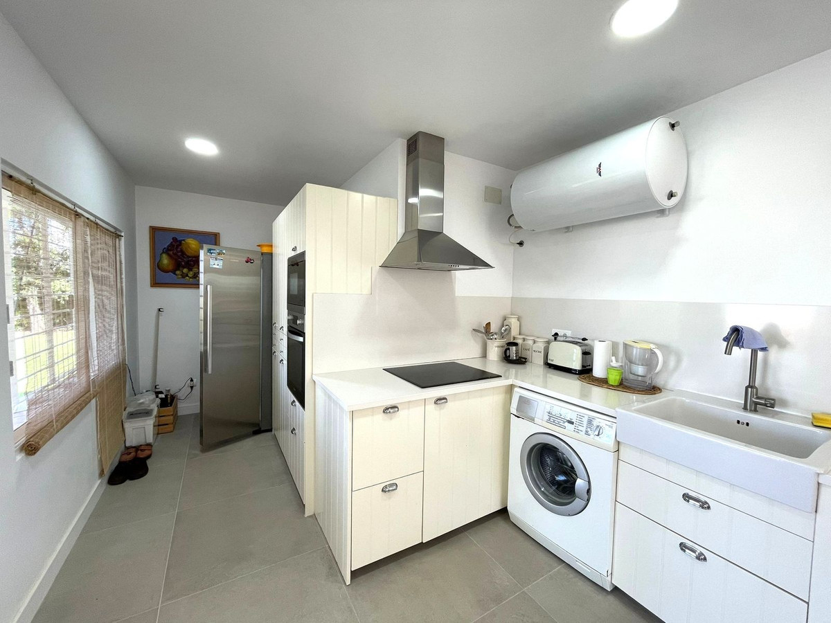 4 Bed Townhouse for sale in Estepona Costa Del Sol, Málaga, Spain