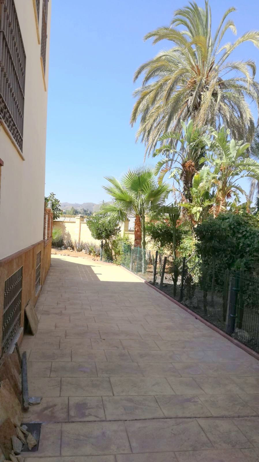 6 Bed Townhouse for sale in Estacion De Cartama Costa Del Sol, Málaga, Spain