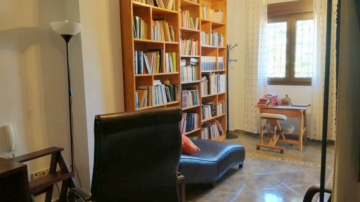 6 Bed Townhouse for sale in Estacion De Cartama Costa Del Sol, Málaga, Spain
