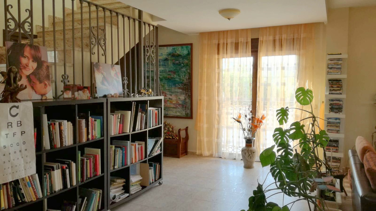 6 Bed Townhouse for sale in Estacion De Cartama Costa Del Sol, Málaga, Spain