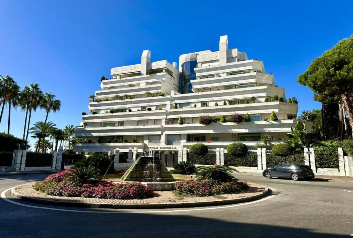 2 Bed Apartment for sale in Marbella Costa Del Sol, Málaga, Spain