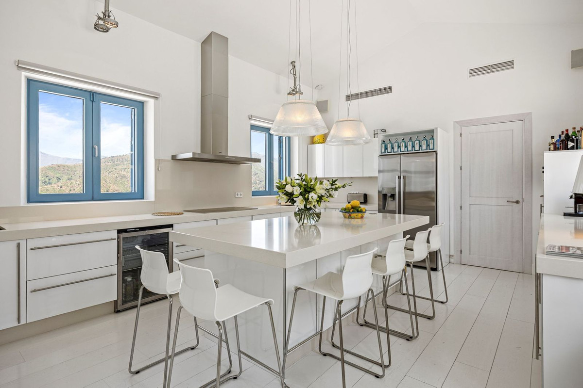 Se vende Villa - Chalet de 5 dormitorios en Costa Del Sol, Málaga, España