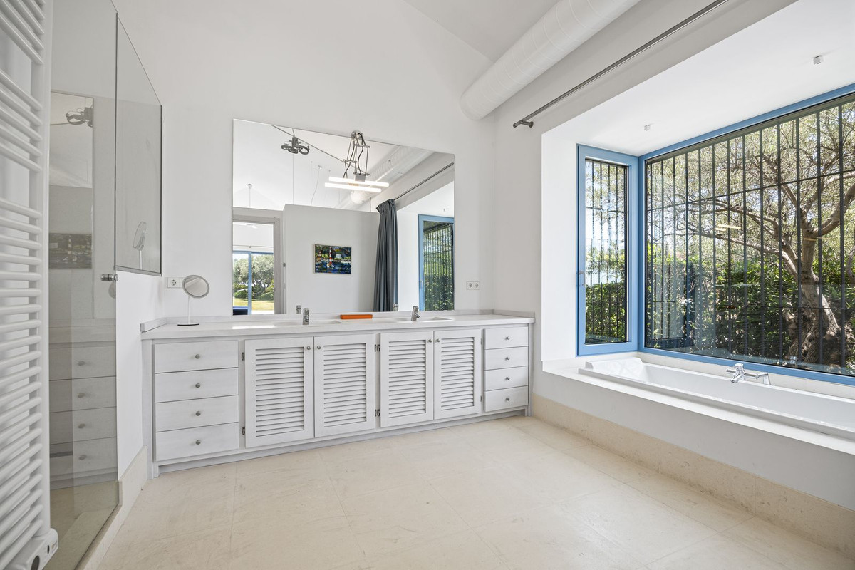 Se vende Villa - Chalet de 5 dormitorios en Costa Del Sol, Málaga, España