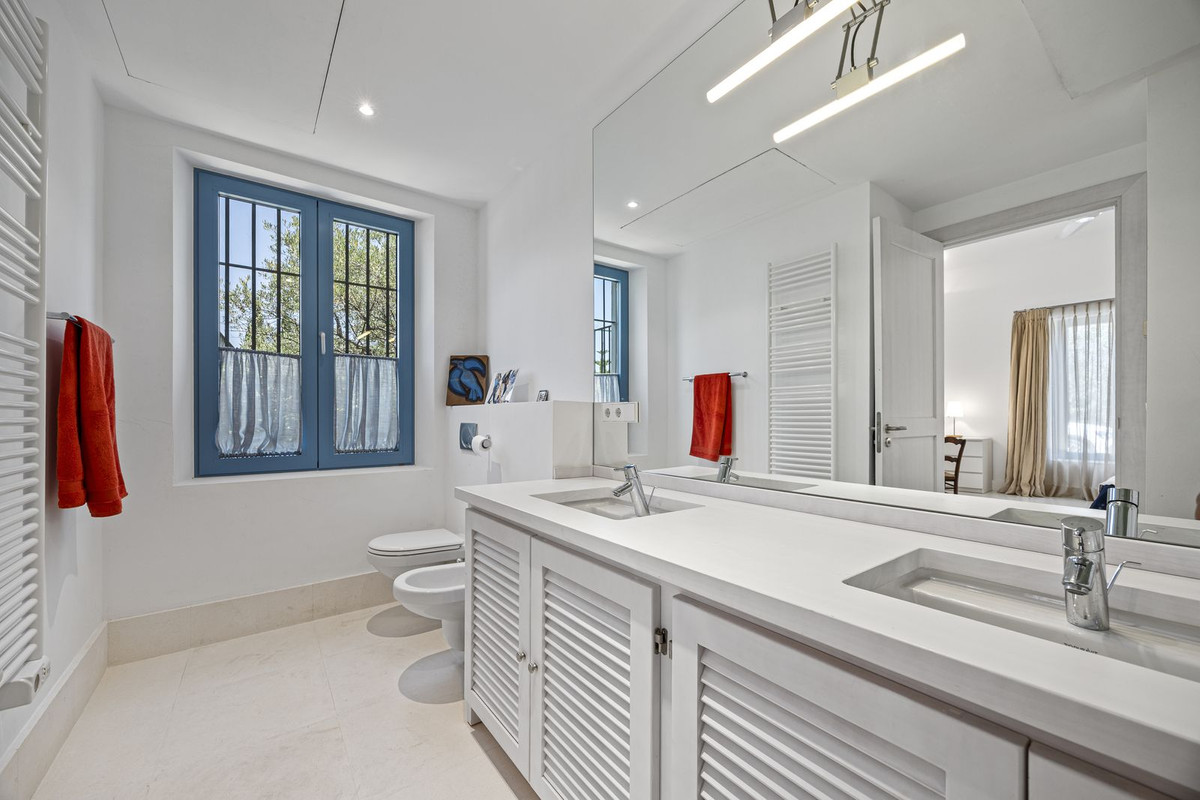 Se vende Villa - Chalet de 5 dormitorios en Costa Del Sol, Málaga, España