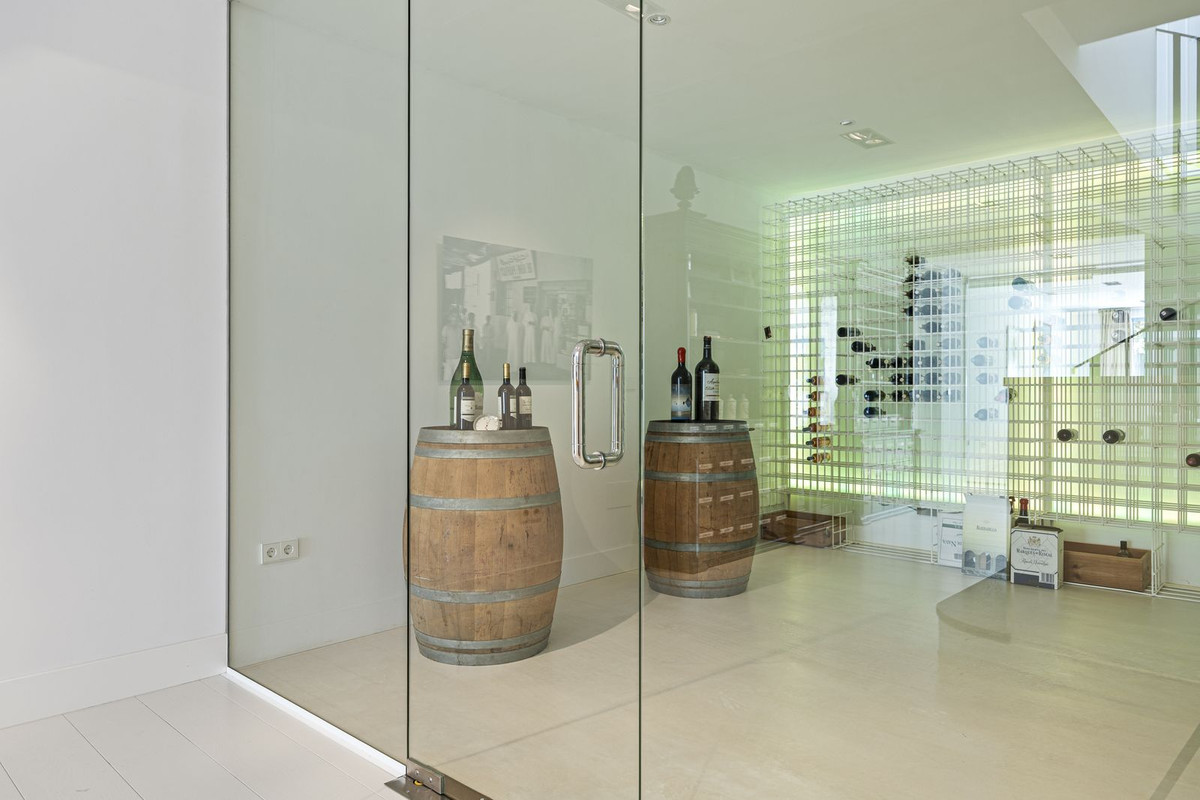 Se vende Villa - Chalet de 5 dormitorios en Costa Del Sol, Málaga, España