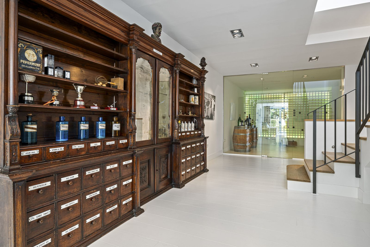Se vende Villa - Chalet de 5 dormitorios en Costa Del Sol, Málaga, España