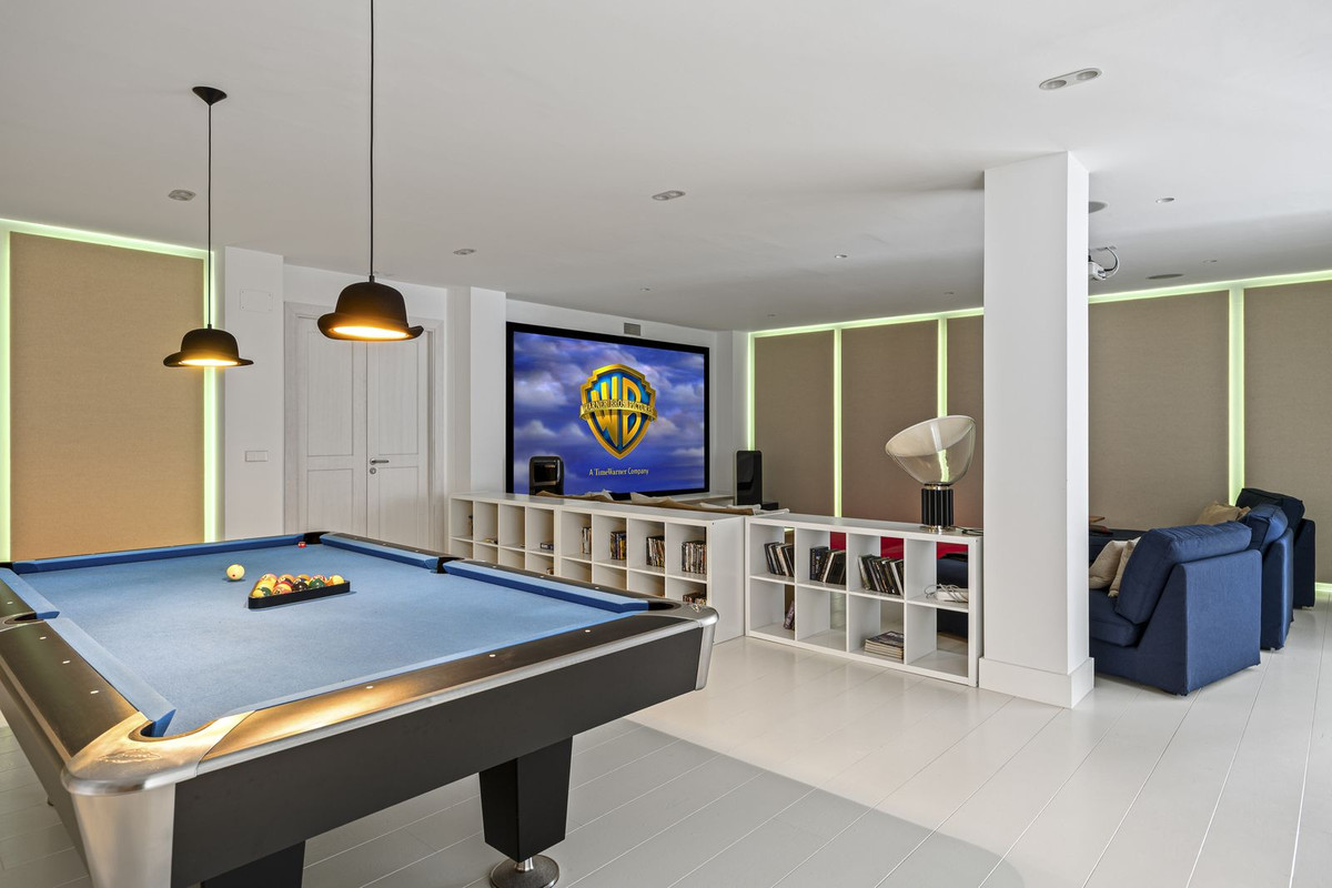 Se vende Villa - Chalet de 5 dormitorios en Costa Del Sol, Málaga, España