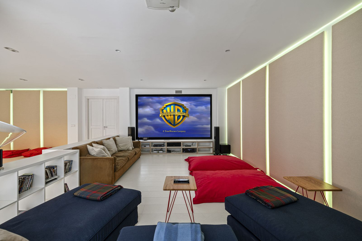 Se vende Villa - Chalet de 5 dormitorios en Costa Del Sol, Málaga, España