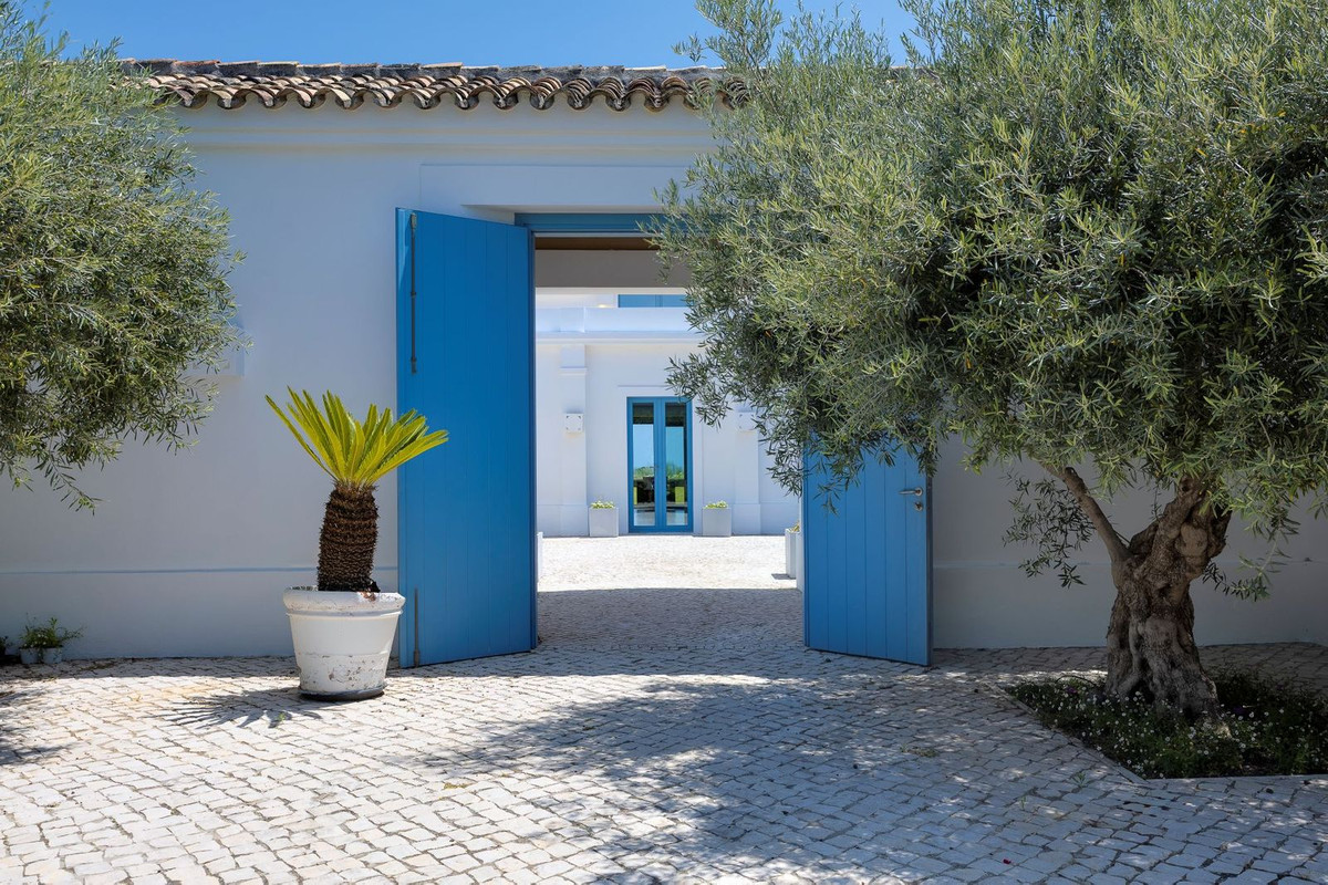 Se vende Villa - Chalet de 5 dormitorios en Costa Del Sol, Málaga, España