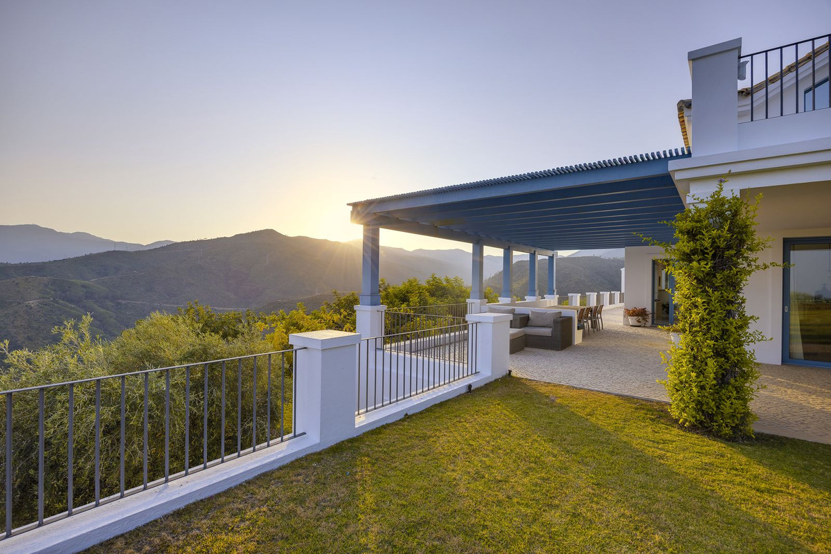 Se vende Villa - Chalet de 5 dormitorios en Costa Del Sol, Málaga, España