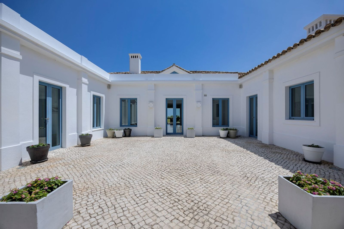 Se vende Villa - Chalet de 5 dormitorios en Costa Del Sol, Málaga, España
