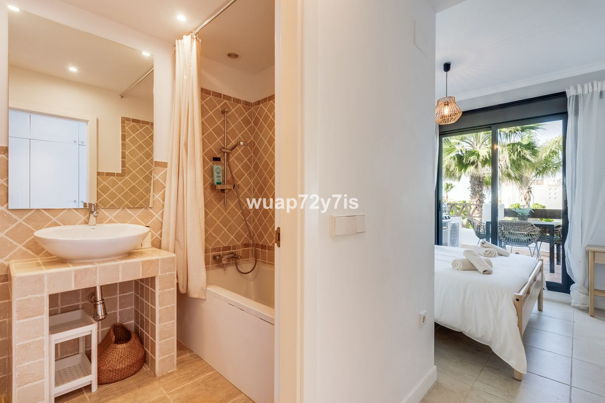 2 Bed Apartment for sale in Selwo Costa Del Sol, Málaga, Spain