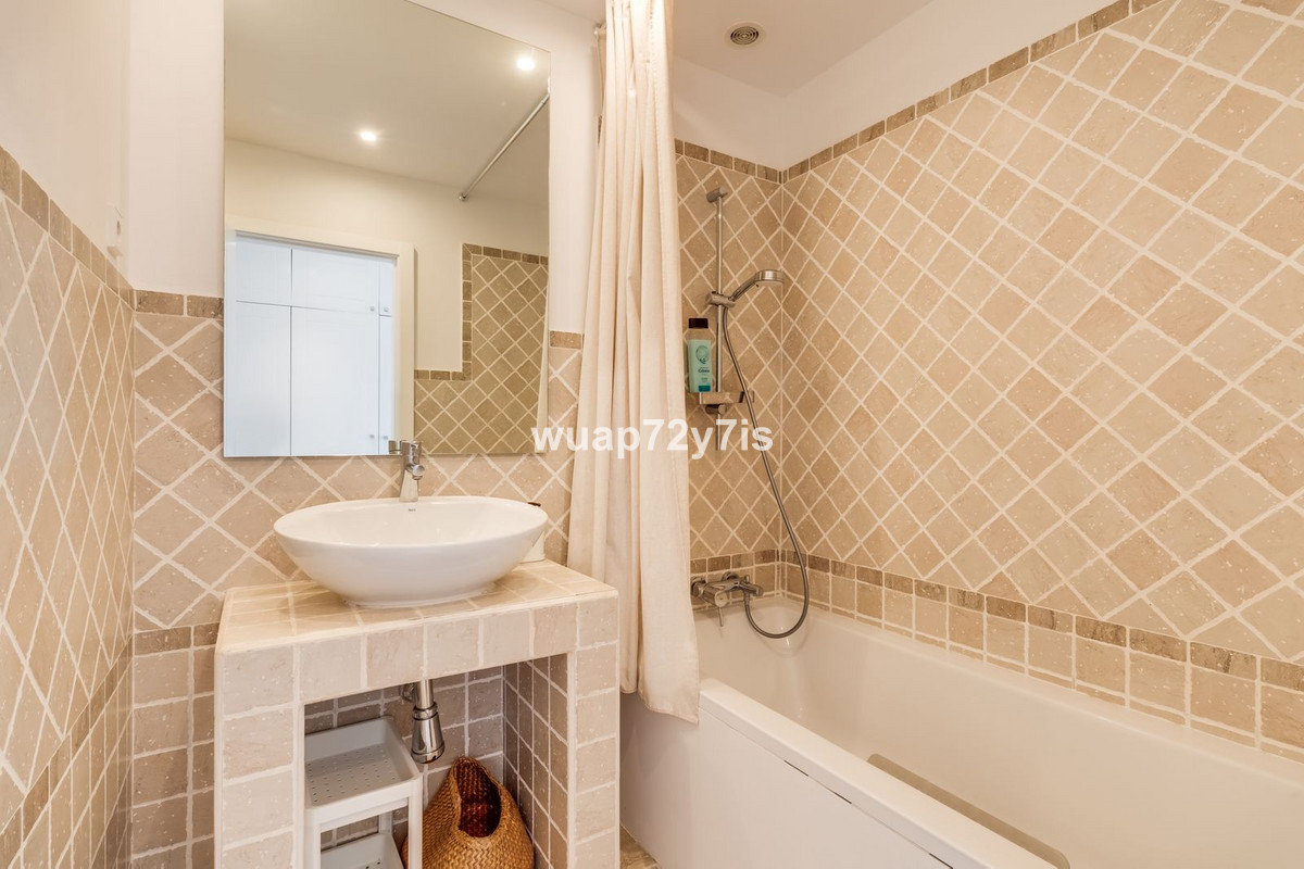 2 Bed Apartment for sale in Selwo Costa Del Sol, Málaga, Spain