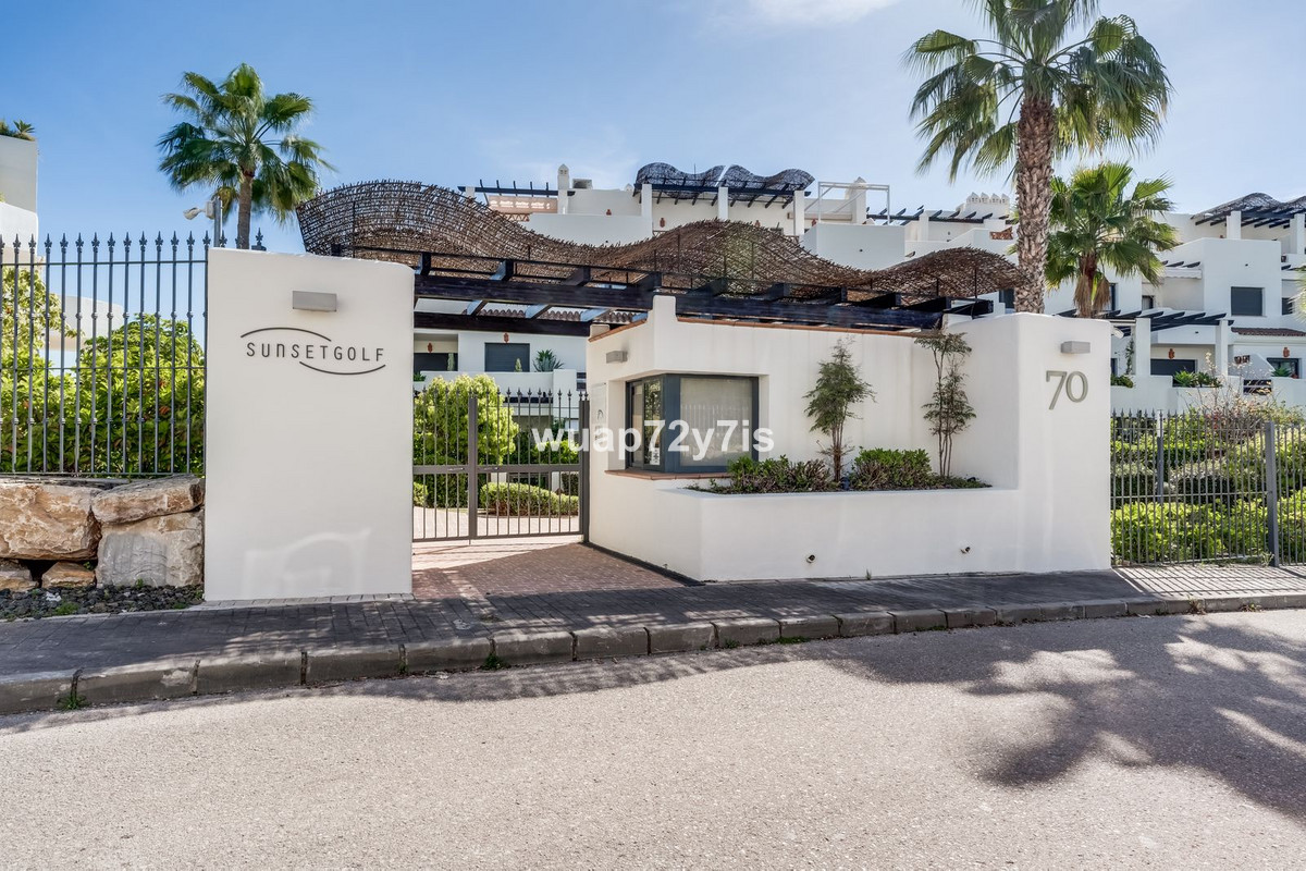 2 Bed Apartment for sale in Selwo Costa Del Sol, Málaga, Spain