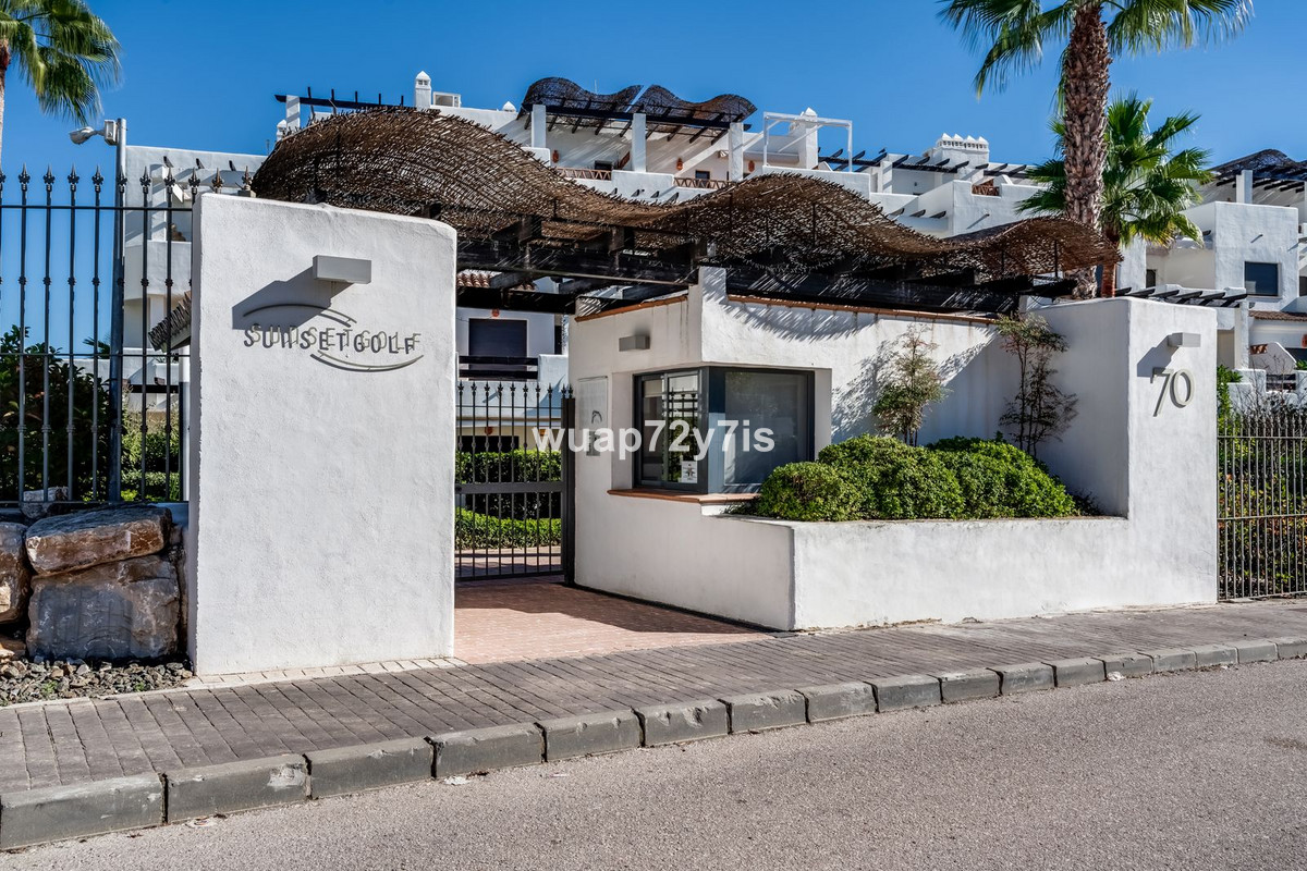 2 Bed Apartment for sale in Selwo Costa Del Sol, Málaga, Spain