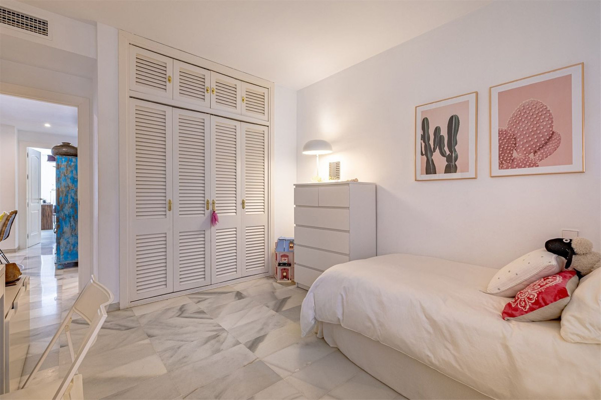 2 Bed Apartment for sale in Estepona Costa Del Sol, Málaga, Spain