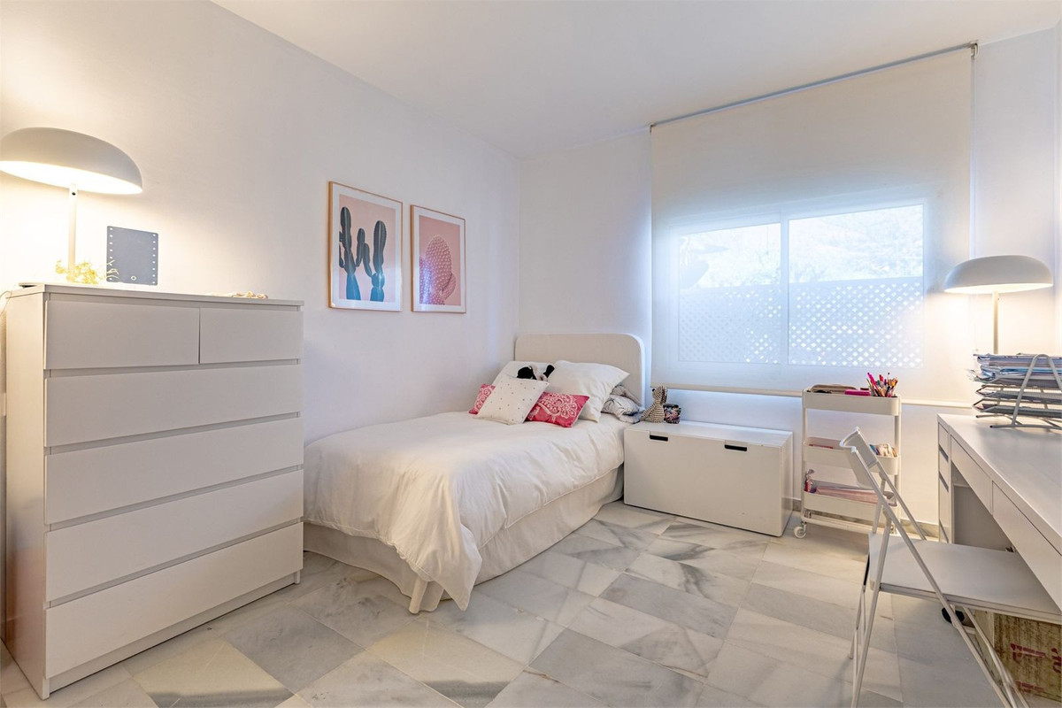 2 Bed Apartment for sale in Estepona Costa Del Sol, Málaga, Spain