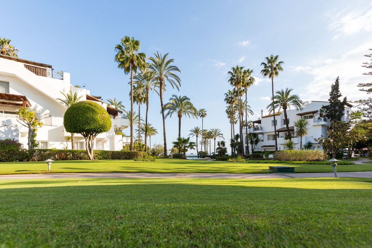 2 Bed Apartment for sale in Estepona Costa Del Sol, Málaga, Spain