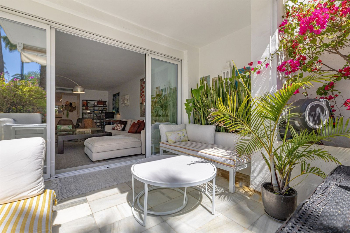 2 Bed Apartment for sale in Estepona Costa Del Sol, Málaga, Spain