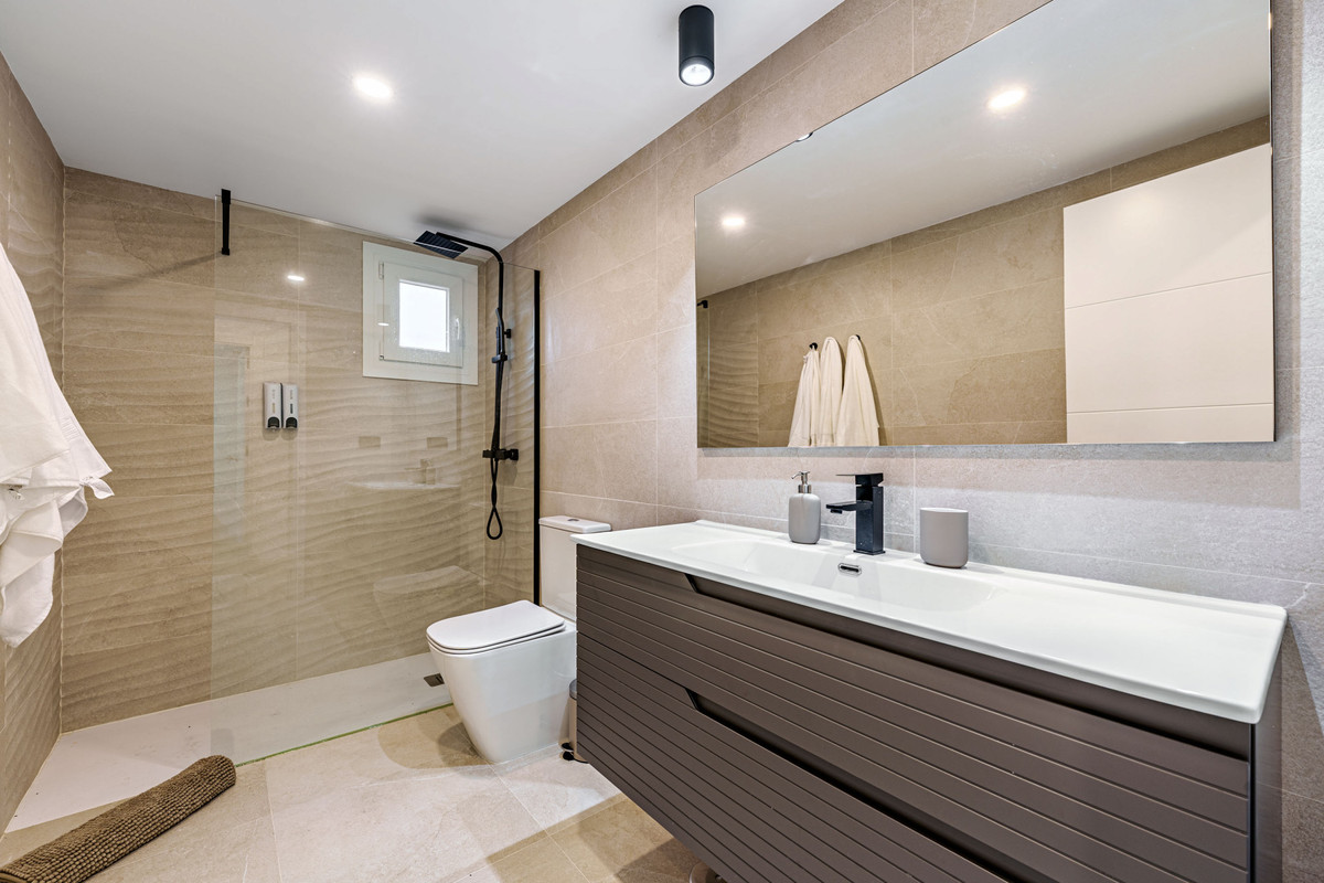 3 Bed Apartment for sale in Sierra Blanca Costa Del Sol, Málaga, Spain