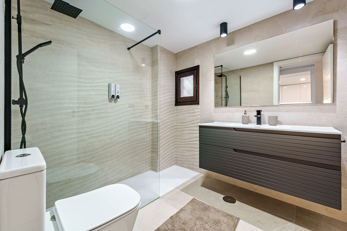 3 Bed Apartment for sale in Sierra Blanca Costa Del Sol, Málaga, Spain
