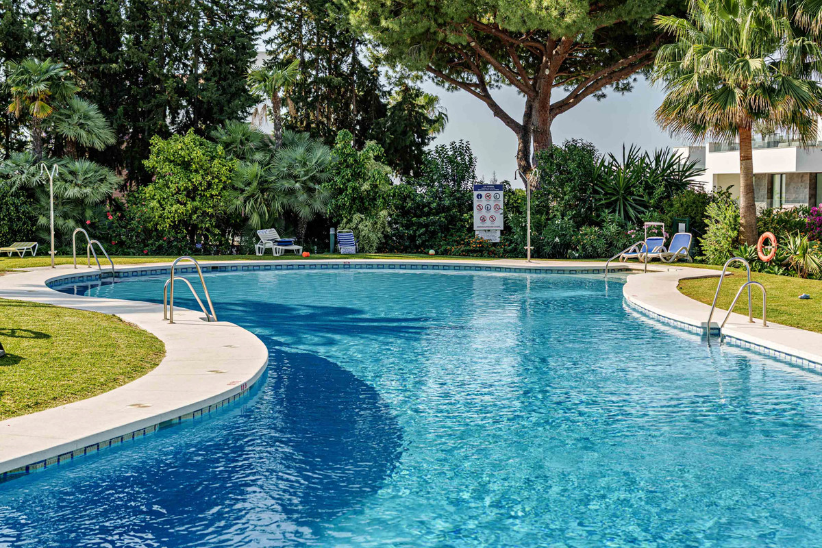 3 Bed Apartment for sale in Sierra Blanca Costa Del Sol, Málaga, Spain