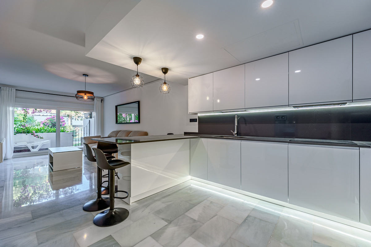 3 Bed Apartment for sale in Sierra Blanca Costa Del Sol, Málaga, Spain