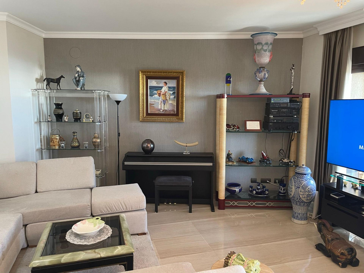3 Bed Apartment for sale in Fuengirola Costa Del Sol, Málaga, Spain