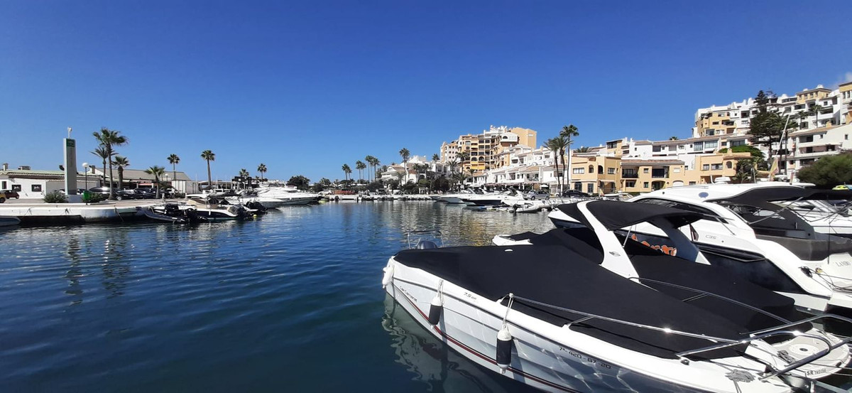 Se vende Apartamento Planta Media de 2 dormitorios en Costa Del Sol, Málaga, España
