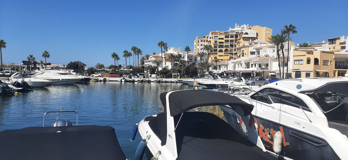 Se vende Apartamento Planta Media de 2 dormitorios en Costa Del Sol, Málaga, España