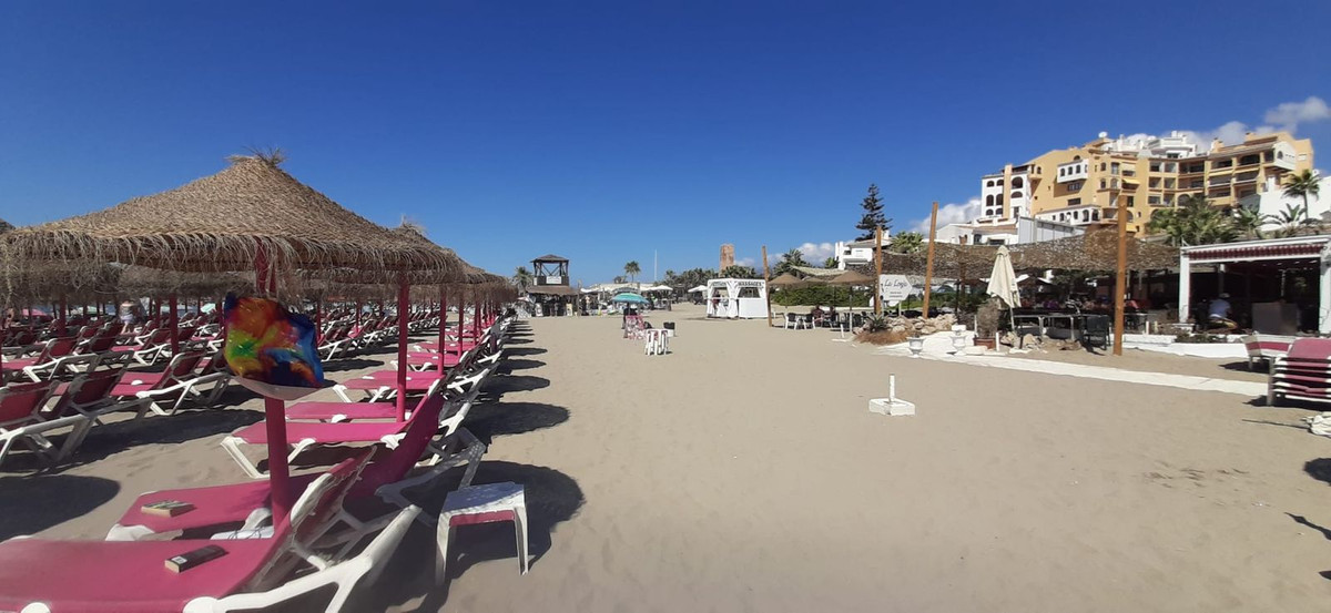 Se vende Apartamento Planta Media de 2 dormitorios en Costa Del Sol, Málaga, España