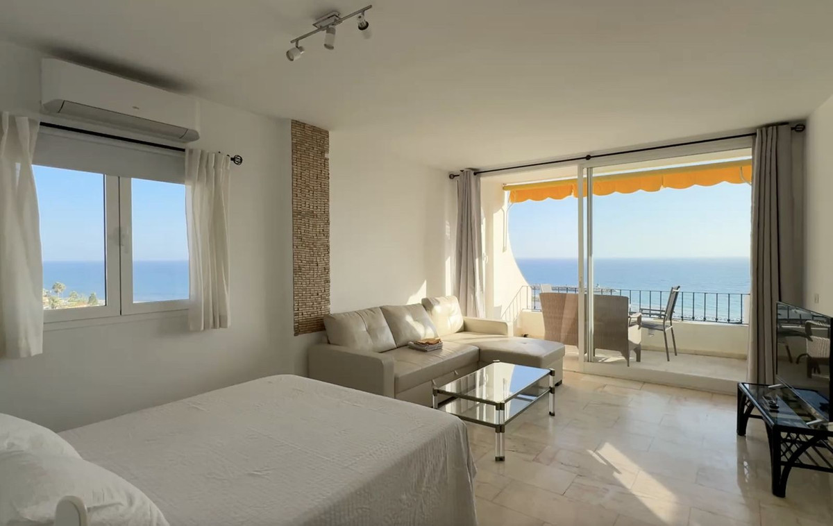Se vende Apartamento Planta Media de 2 dormitorios en Costa Del Sol, Málaga, España