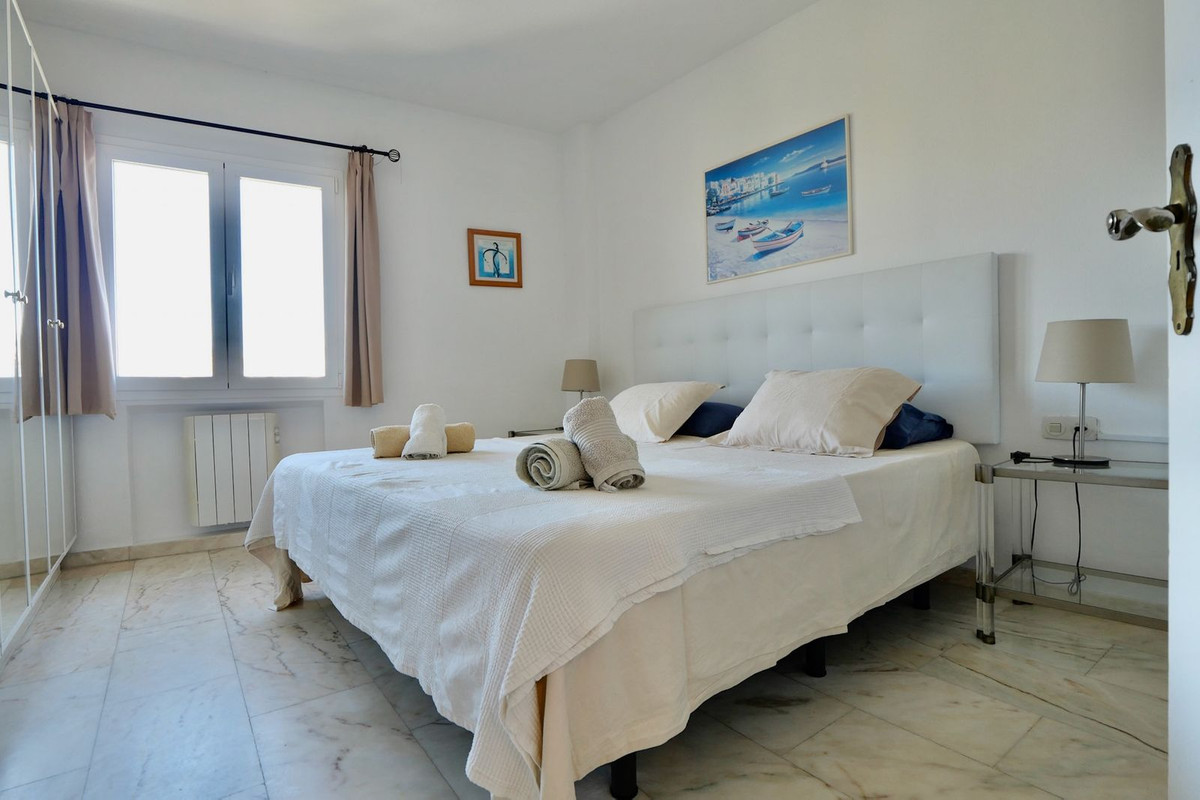 Se vende Apartamento Planta Media de 2 dormitorios en Costa Del Sol, Málaga, España