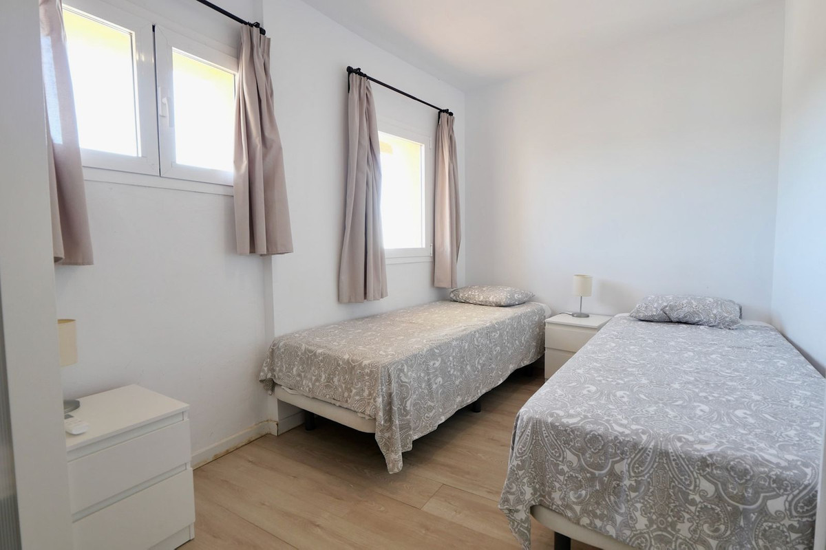 Se vende Apartamento Planta Media de 2 dormitorios en Costa Del Sol, Málaga, España