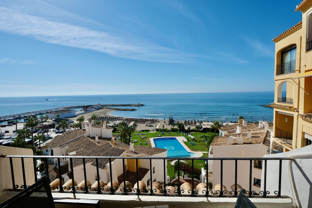 Se vende Apartamento Planta Media de 2 dormitorios en Costa Del Sol, Málaga, España