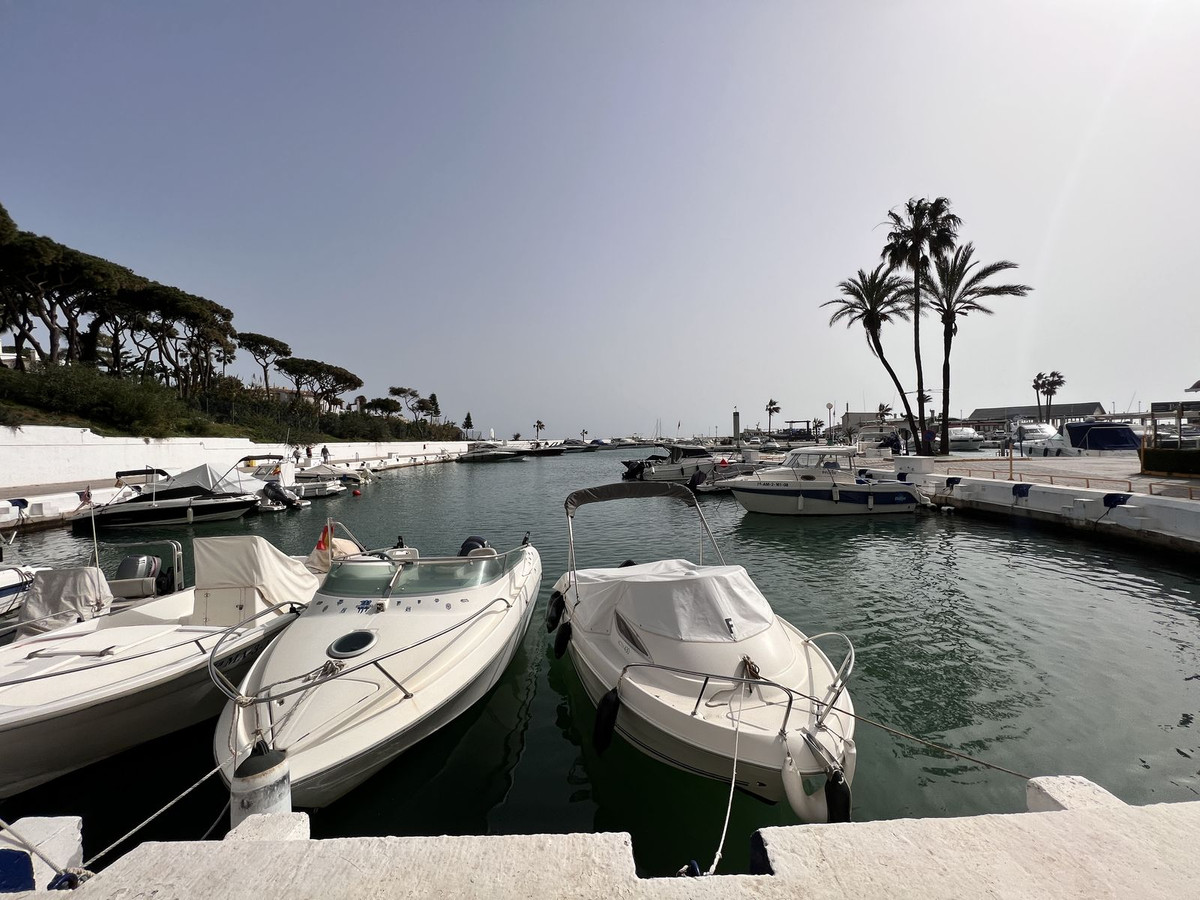 Se vende Apartamento Planta Media de 2 dormitorios en Costa Del Sol, Málaga, España