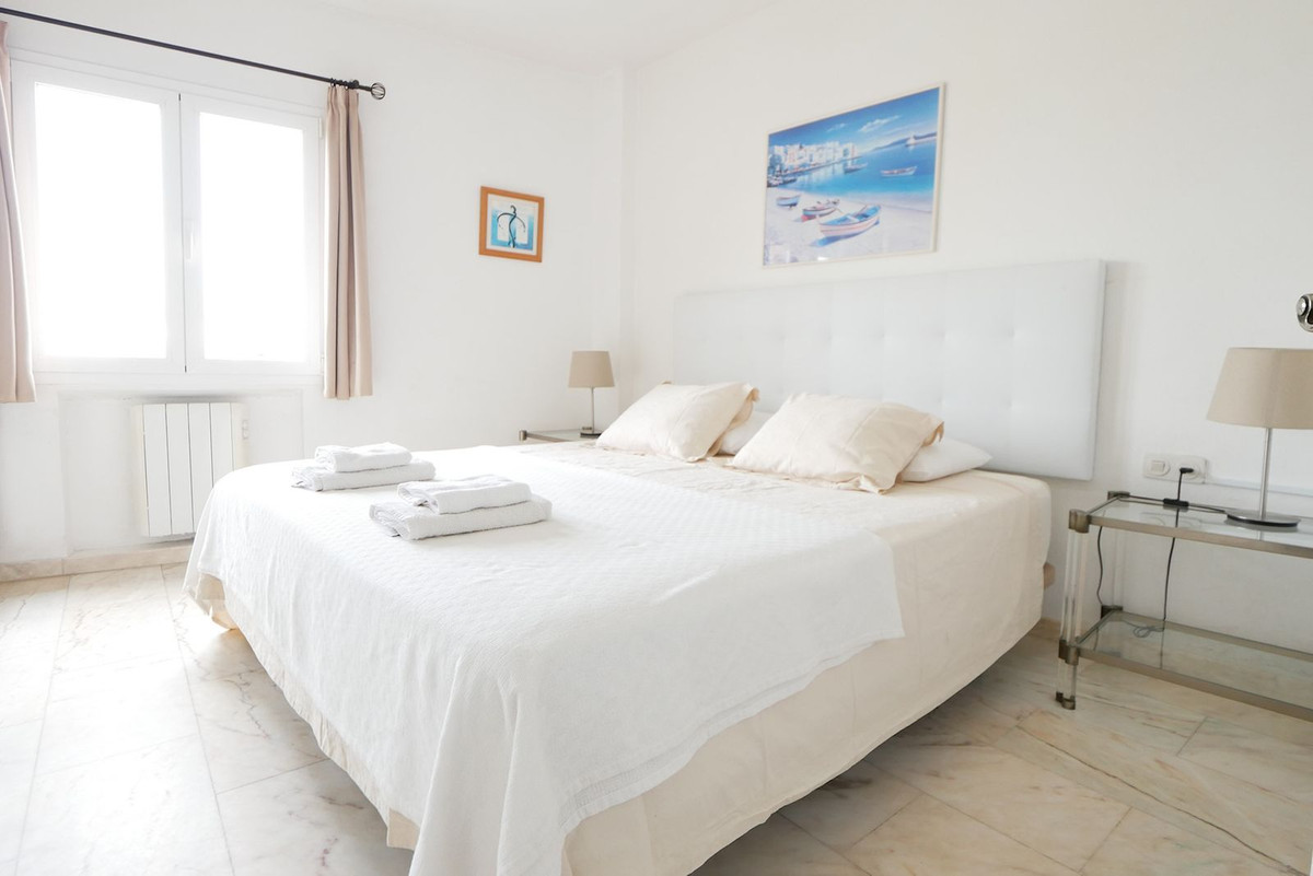Se vende Apartamento Planta Media de 2 dormitorios en Costa Del Sol, Málaga, España