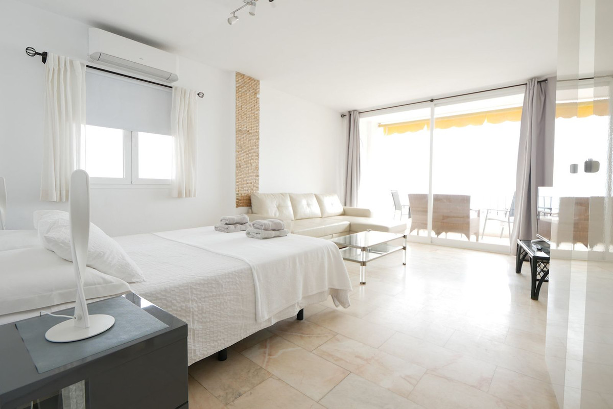 Se vende Apartamento Planta Media de 2 dormitorios en Costa Del Sol, Málaga, España
