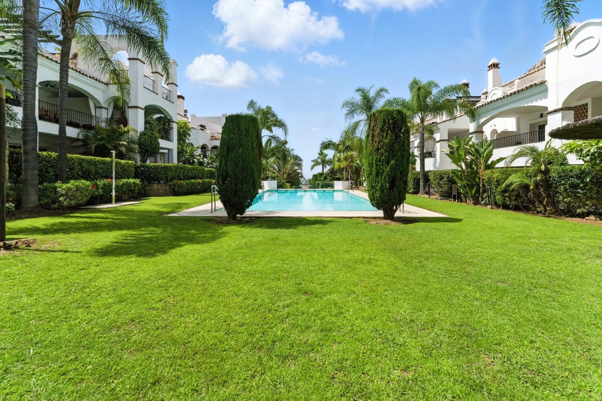 4 Bed Apartment for sale in Nagüeles Costa Del Sol, Málaga, Spain