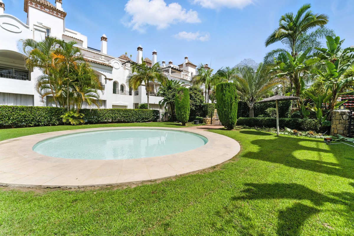 4 Bed Apartment for sale in Nagüeles Costa Del Sol, Málaga, Spain