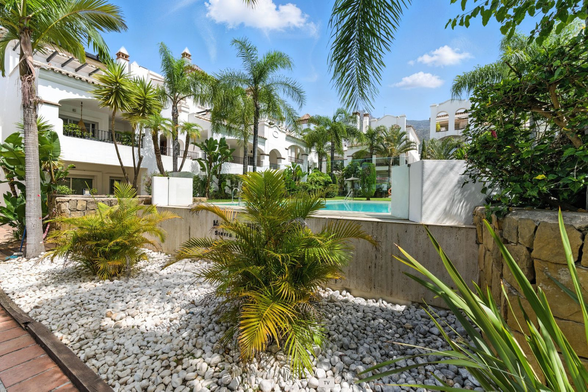 4 Bed Apartment for sale in Nagüeles Costa Del Sol, Málaga, Spain