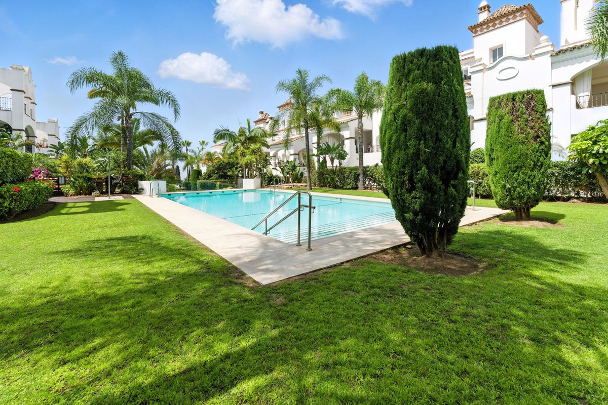 4 Bed Apartment for sale in Nagüeles Costa Del Sol, Málaga, Spain