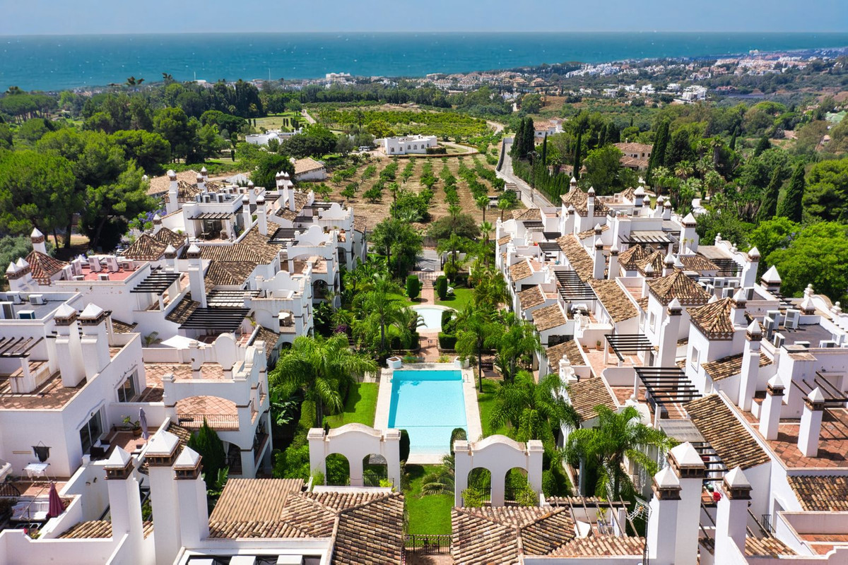 4 Bed Apartment for sale in Nagüeles Costa Del Sol, Málaga, Spain