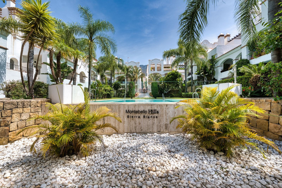 4 Bed Apartment for sale in Nagüeles Costa Del Sol, Málaga, Spain