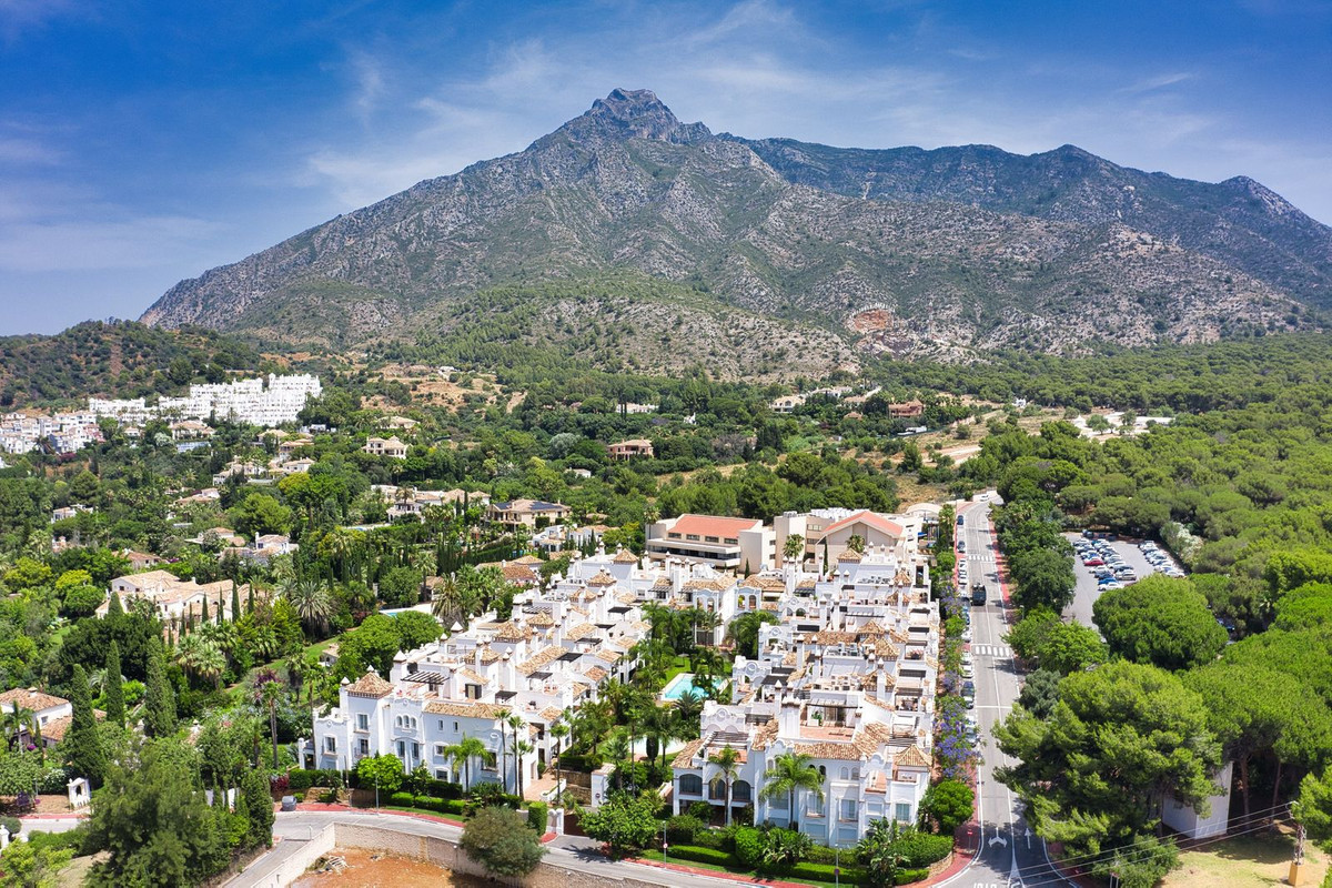 4 Bed Apartment for sale in Nagüeles Costa Del Sol, Málaga, Spain