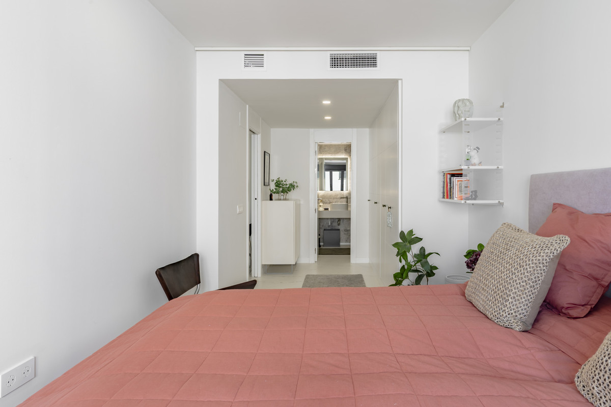 1 Bed Apartment for sale in Casares Costa Del Sol, Málaga, Spain