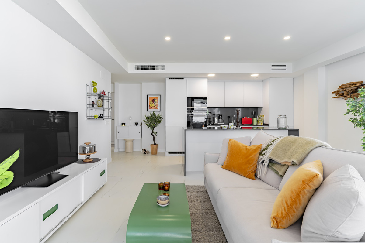 1 Bed Apartment for sale in Casares Costa Del Sol, Málaga, Spain