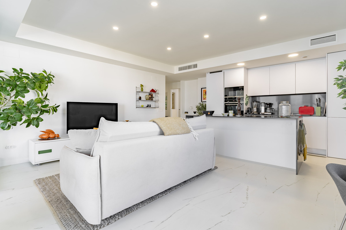 1 Bed Apartment for sale in Casares Costa Del Sol, Málaga, Spain