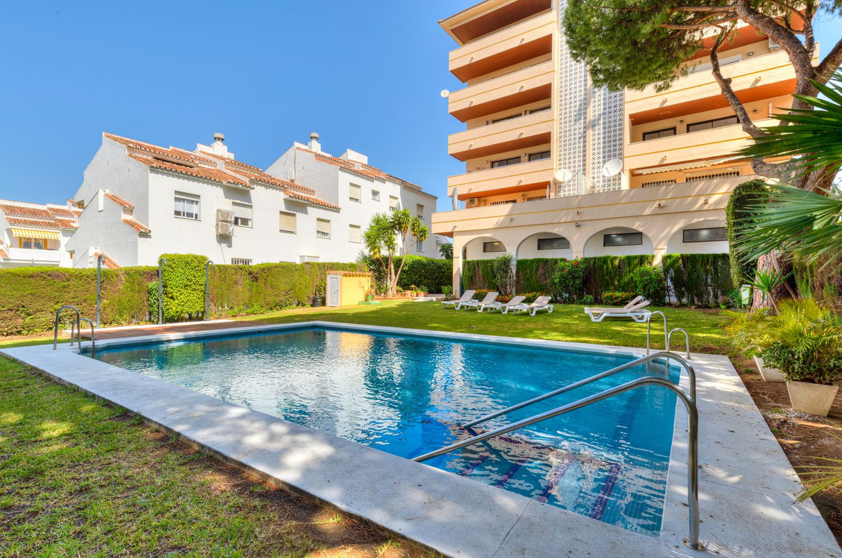 Se vende Apartamento Planta Media de 2 dormitorios en Costa Del Sol, Málaga, España